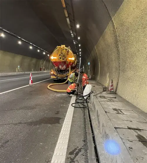 定边隧道排水渠清淤